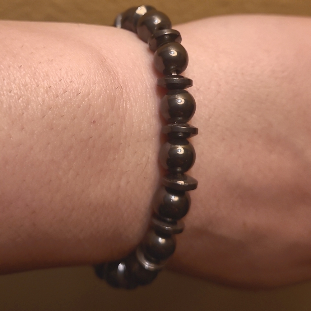Black gunmetal colored bead & disk Stretch Bracelet dark Silver costume Jewelry